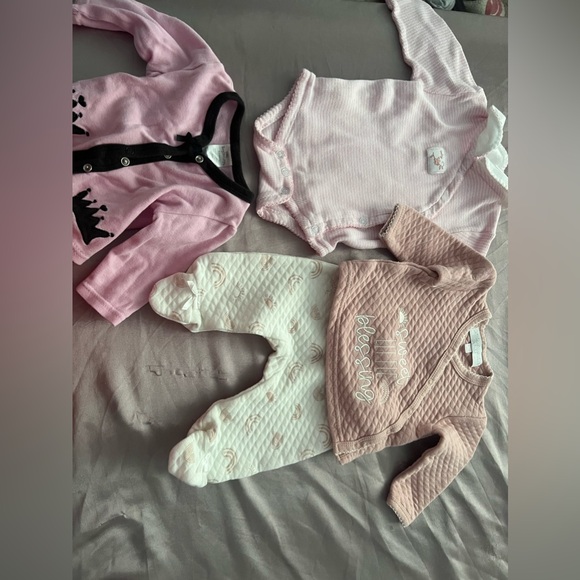 Babygirl 0-3 month clothes - Picture 4 of 6